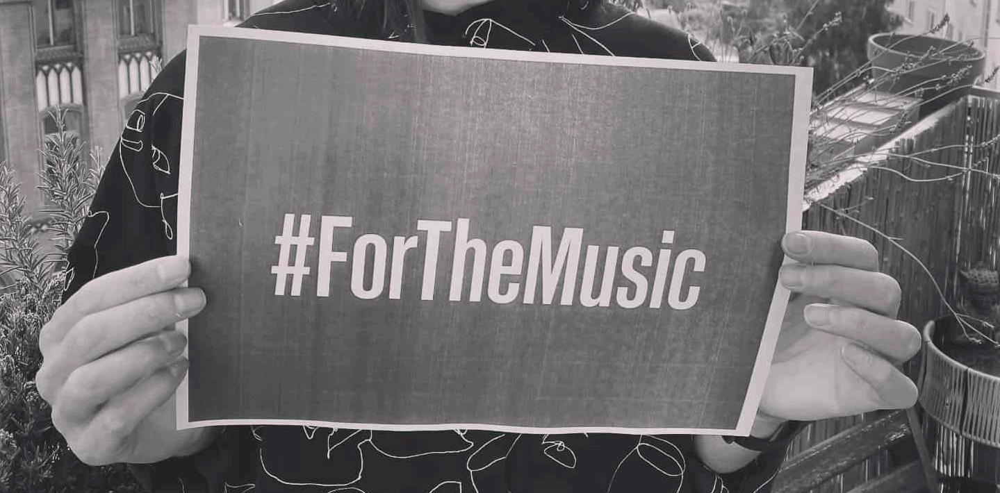 DJ and producer Rebekah's #ForTheMusic sign.