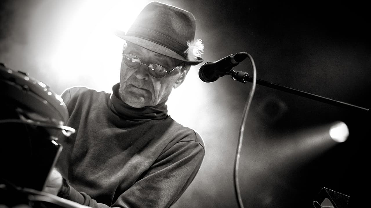 Black and white photo of electronic music pioneer and Silver Apples synthesist.