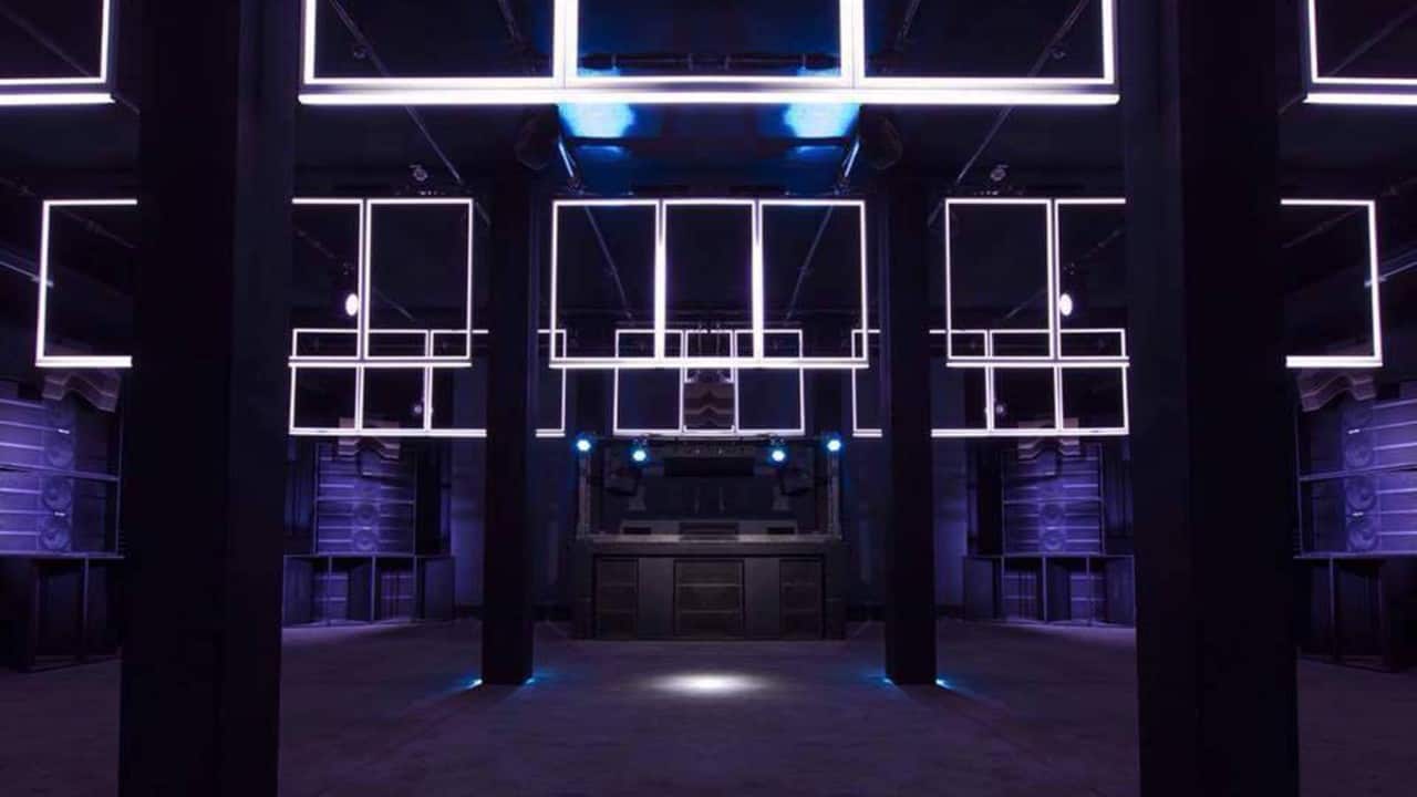 Madalena empty dance floor lighting installation