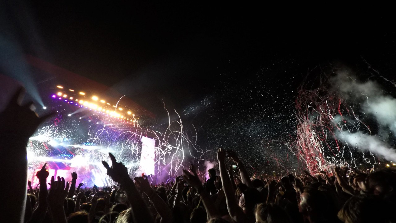 Festival nightlife crowd Hanna Tche